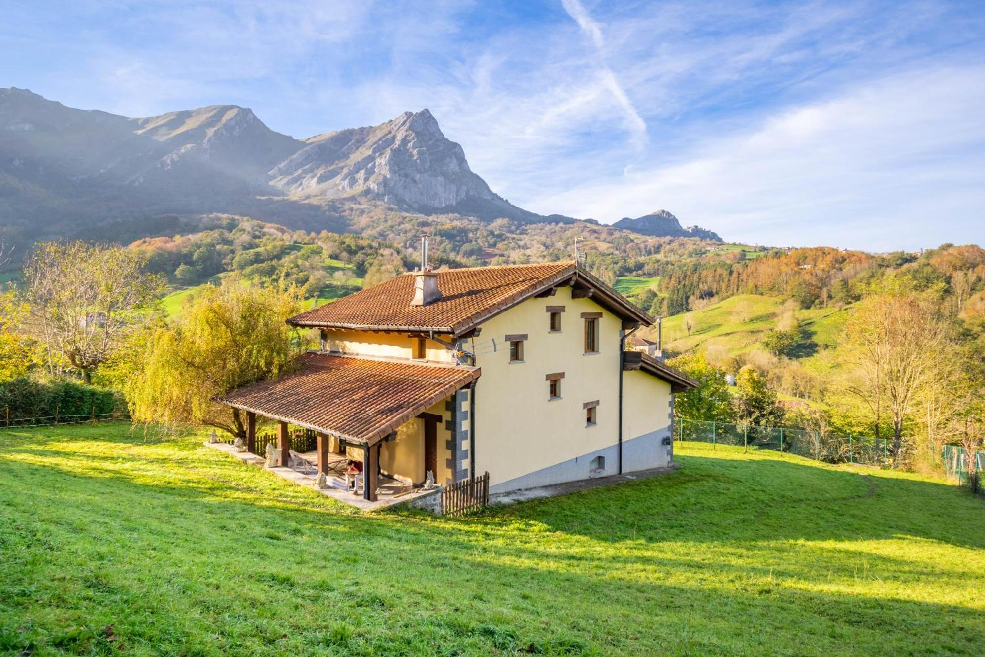 Casa Toki Eder, Espaciosa Casa Rural Para Familias Y Amigos Con Vistas Al Valle Uztegui Exterior photo