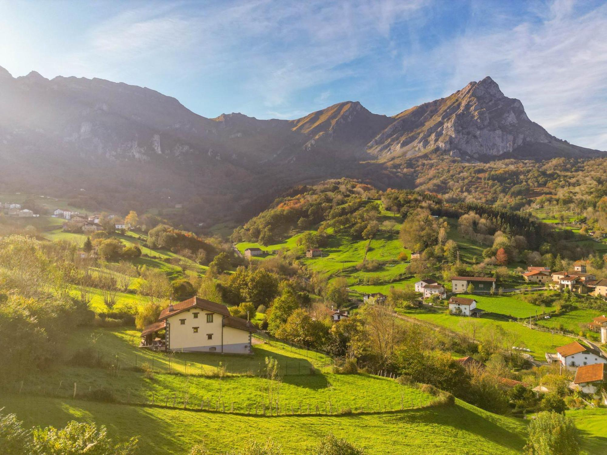 Casa Toki Eder, Espaciosa Casa Rural Para Familias Y Amigos Con Vistas Al Valle Uztegui Exterior photo