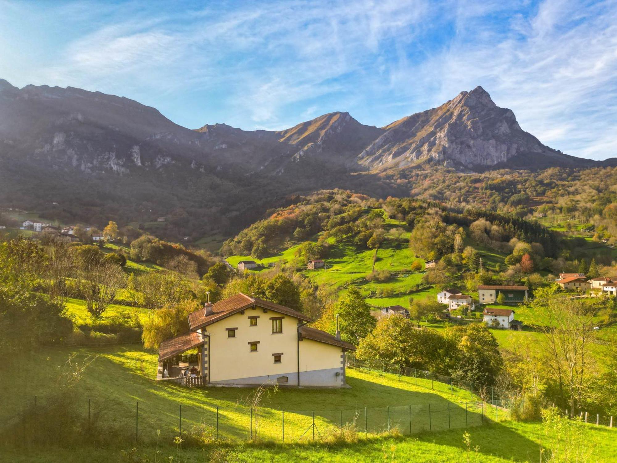 Casa Toki Eder, Espaciosa Casa Rural Para Familias Y Amigos Con Vistas Al Valle Uztegui Exterior photo